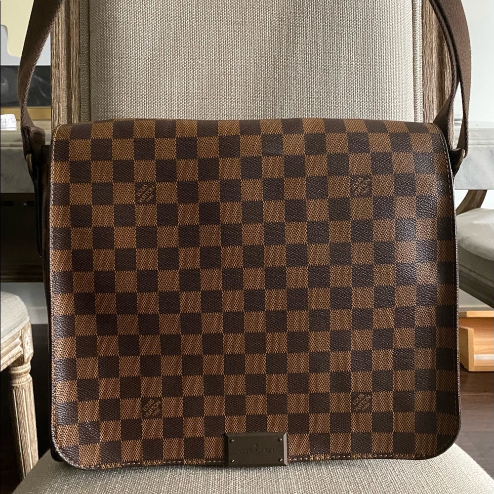 100% Authentic Louis Vuitton Bastille Messenger Large Bag